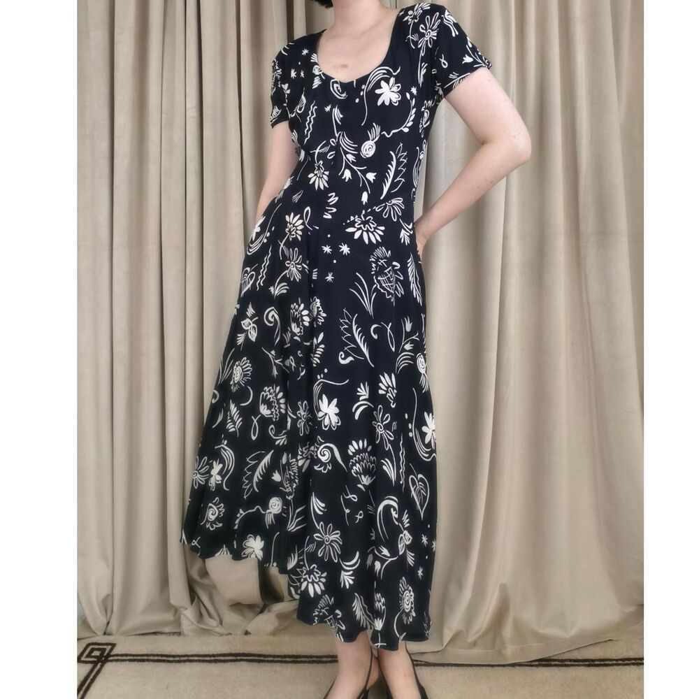 Vintage Nostalgia Black and White Doodle Floral Summer Dress